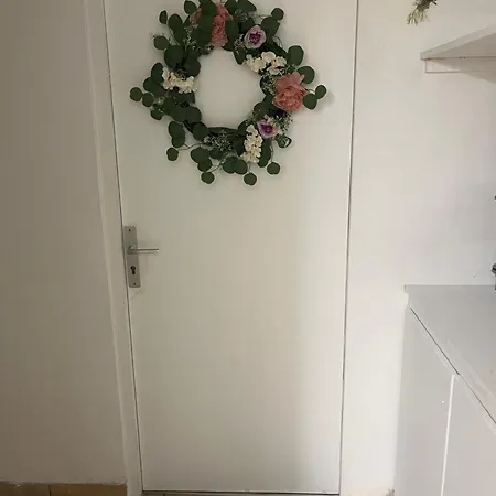 Sinclair House Apartment *